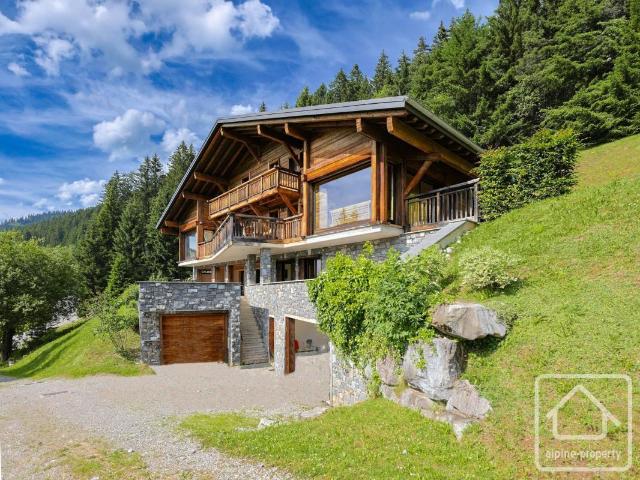 Maison 8 pièces 354 m²