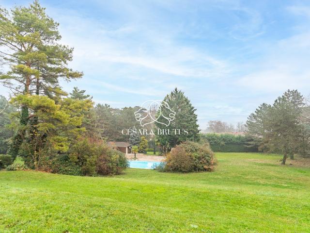 Maison 8 pièces 355 m²