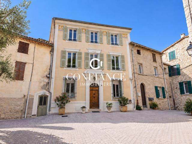Maison 8 pièces 355 m²