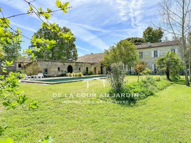 Maison 8 pièces 356 m²