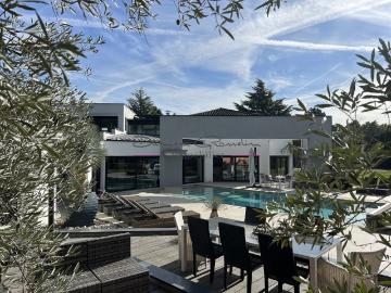 Maison 8 pièces 350 m²
