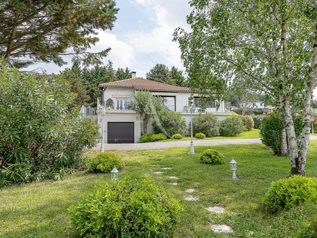Maison 8 pièces 340 m²