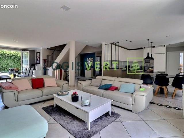 Maison 8 pièces 352 m²
