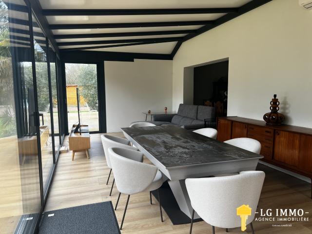 Maison 8 pièces 353 m²