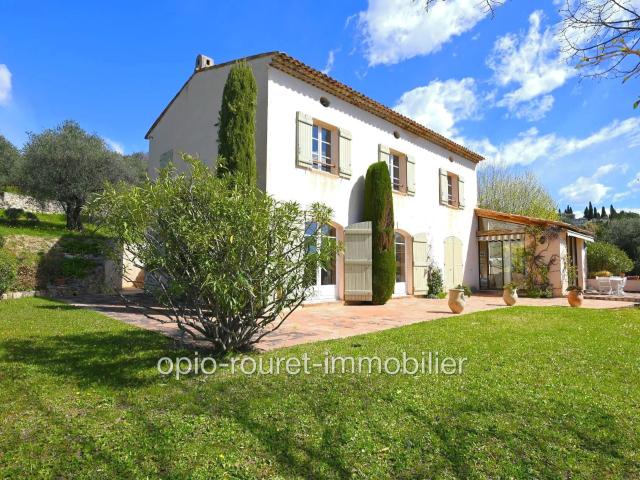 Maison 8 pièces 353 m²