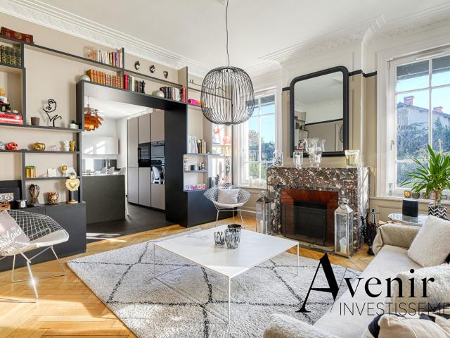 Maison 8 pièces 365 m²