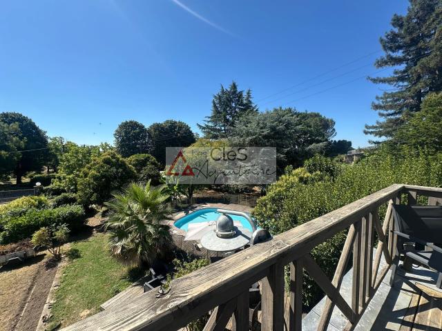 Maison 8 pièces 368 m²