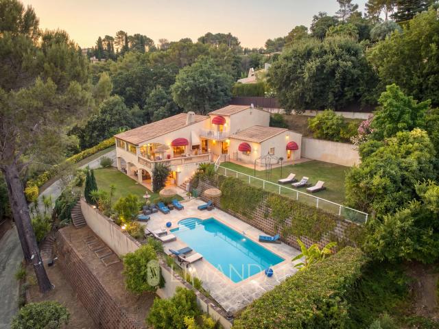 Maison 8 pièces 369 m²