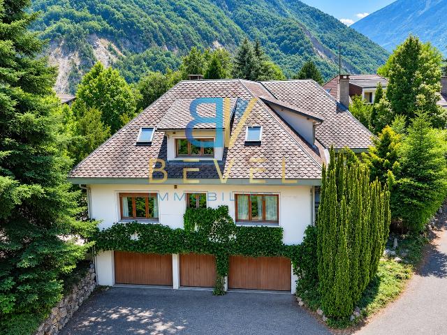 Maison 8 pièces 360 m²