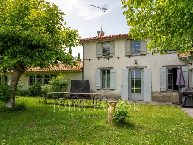 Maison 8 pièces 360 m²