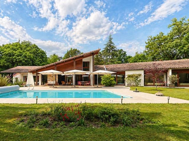 Maison 8 pièces 360 m²