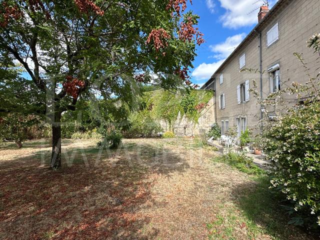Maison 8 pièces 360 m²