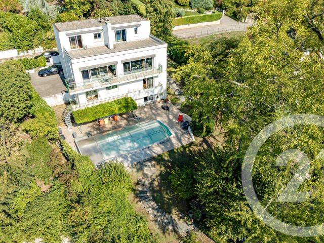 Maison 8 pièces 361 m²