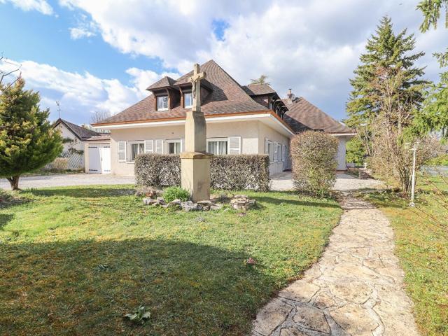 Maison 8 pièces 361 m²