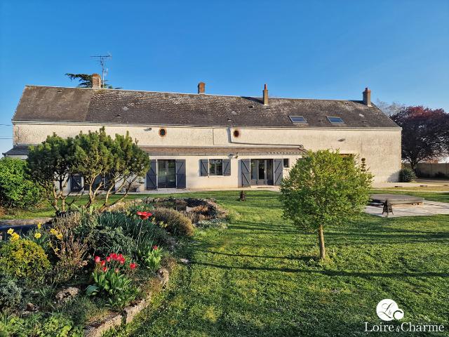 Maison 8 pièces 374 m²