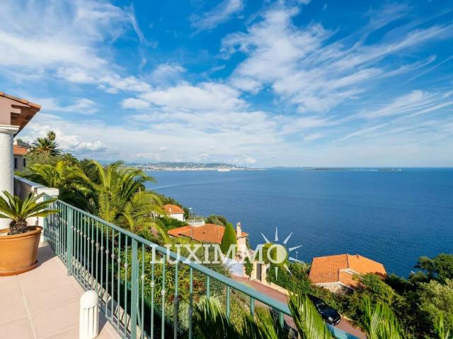 Maison 8 pièces 374 m²