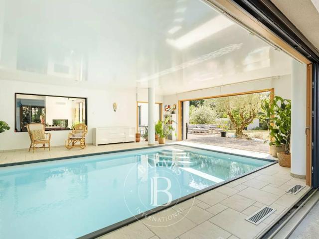 Maison 8 pièces 374 m²