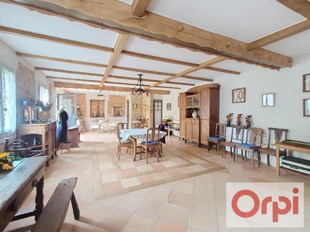 Maison 8 pièces 375 m²