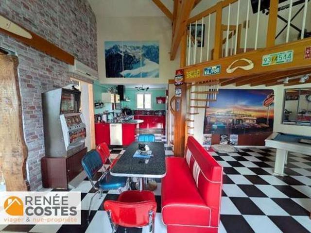Maison 8 pièces 377 m²