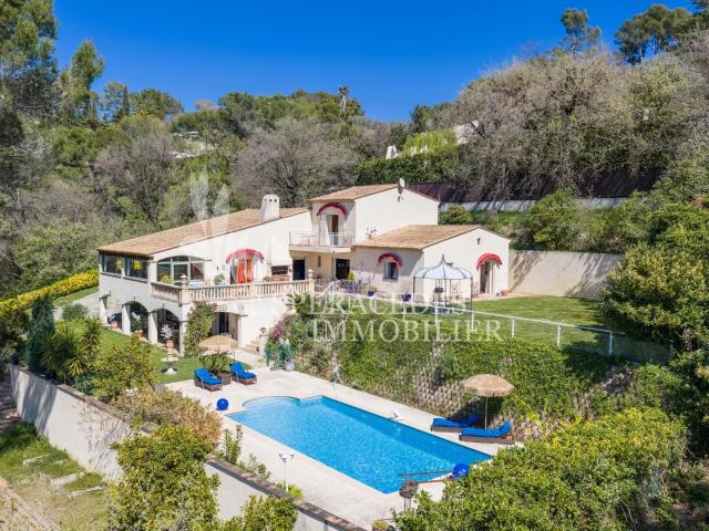 Maison 8 pièces 370 m²