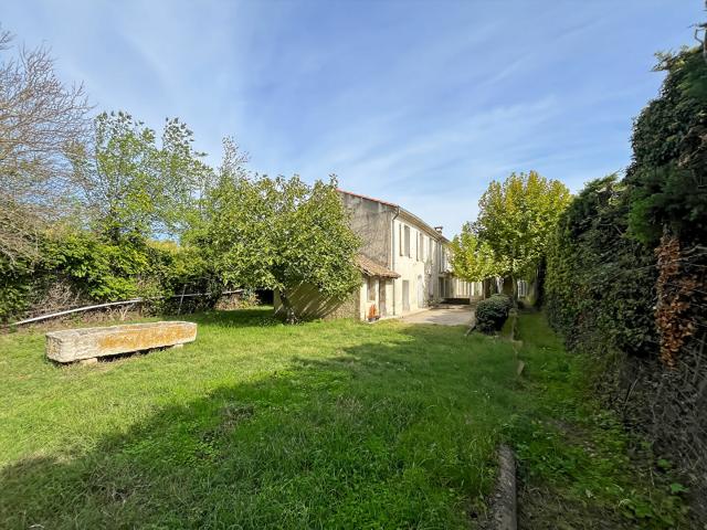 Maison 8 pièces 370 m²