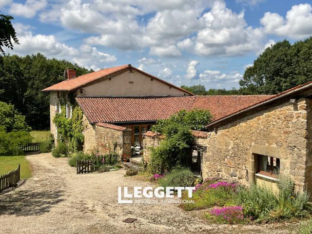 Maison 8 pièces 370 m²