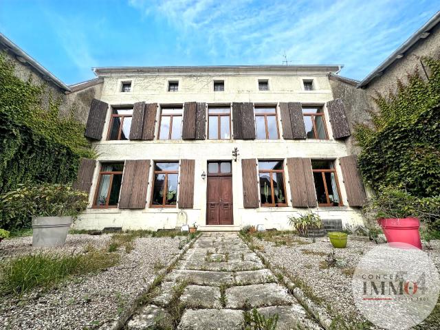 Maison 8 pièces 370 m²