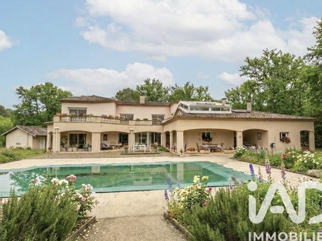 Maison 8 pièces 370 m²