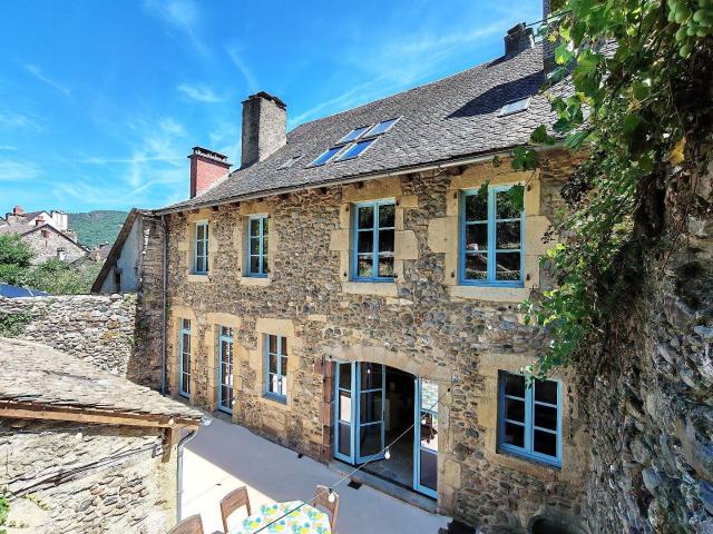 Maison 8 pièces 372 m²