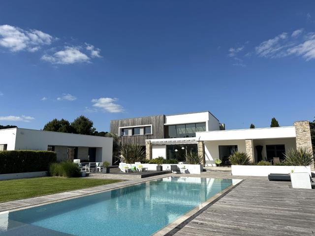 Maison 8 pièces 384 m²