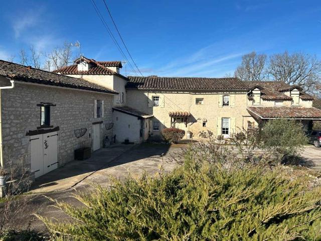 Maison 8 pièces 387 m²