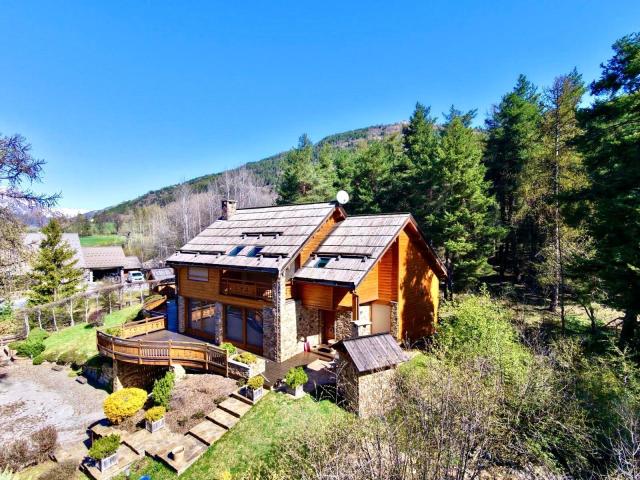 Maison 8 pièces 380 m²