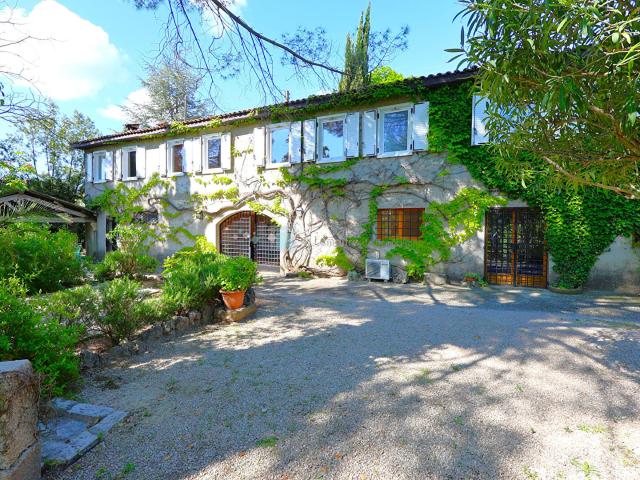 Maison 8 pièces 380 m²