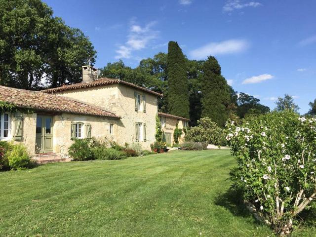 Maison 8 pièces 380 m²