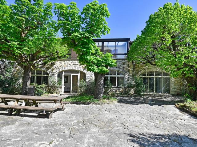 Maison 8 pièces 381 m²