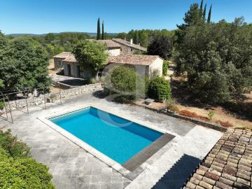 Maison 8 pièces 390 m²