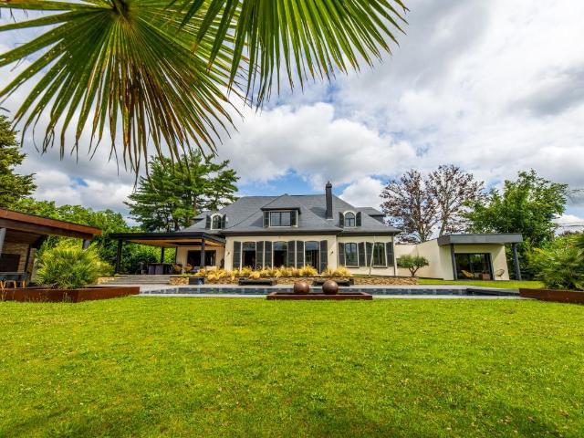 Maison 8 pièces 392 m²