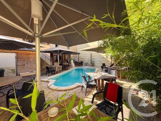 Maison 8 pièces 400 m²