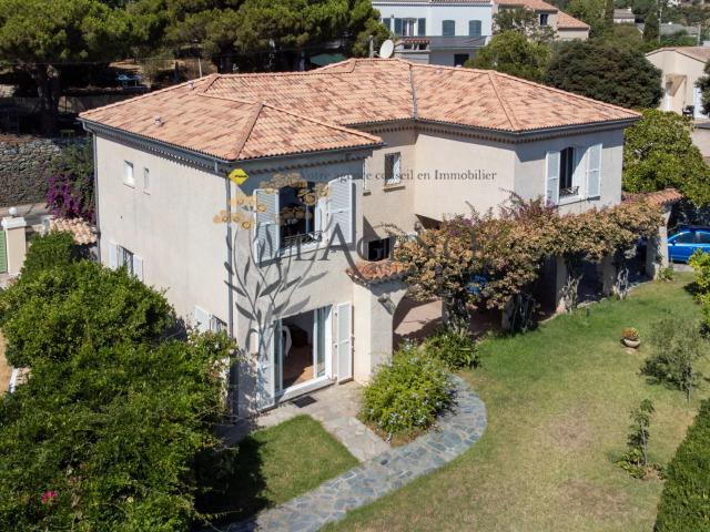 Maison 8 pièces 400 m²