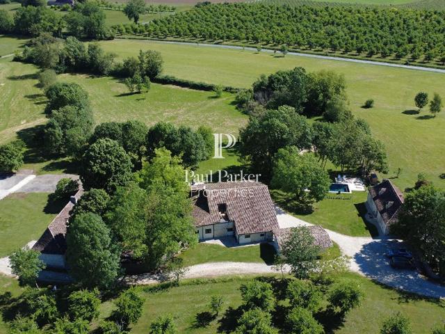 Maison 8 pièces 400 m²