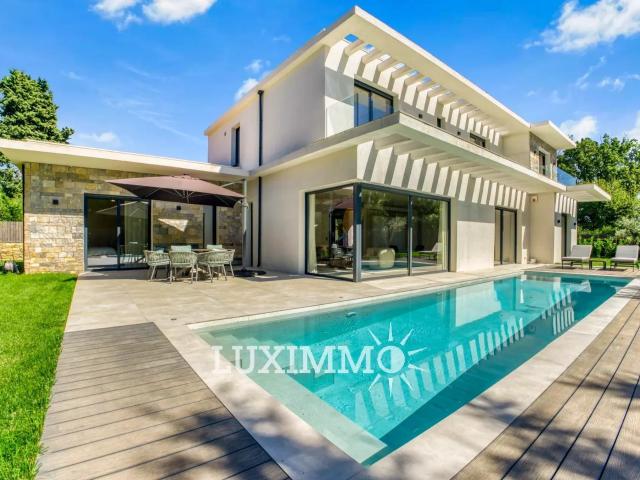 Maison 8 pièces 390 m²