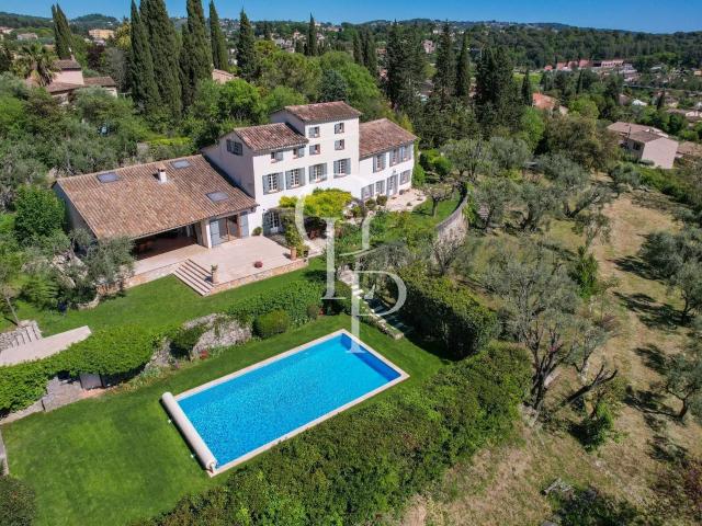 Maison 8 pièces 400 m²