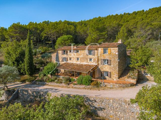 Maison 8 pièces 401 m²