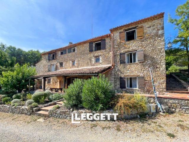 Maison 8 pièces 401 m²