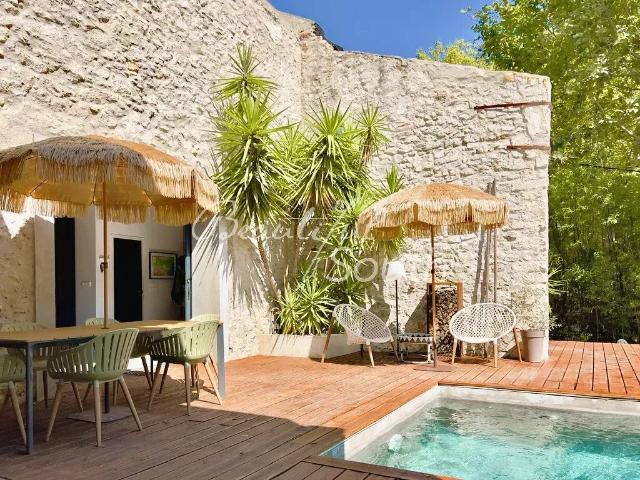 Maison 8 pièces 403 m²