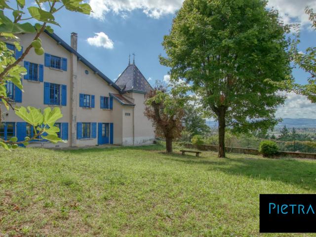 Maison 8 pièces 416 m²
