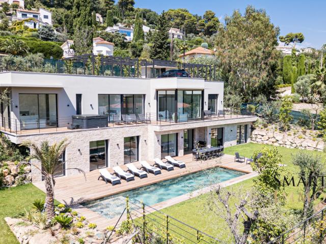Maison 8 pièces 425 m²