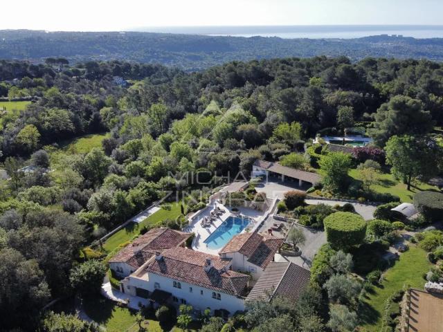 Maison 8 pièces 437 m²