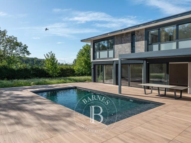 Maison 8 pièces 448 m²