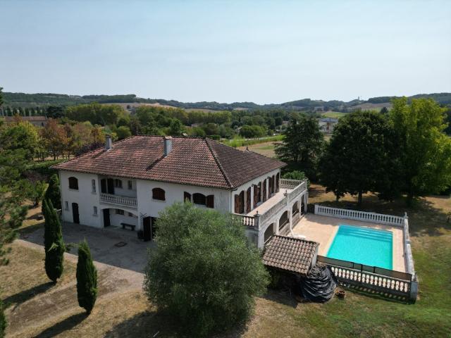 Maison 8 pièces 440 m²
